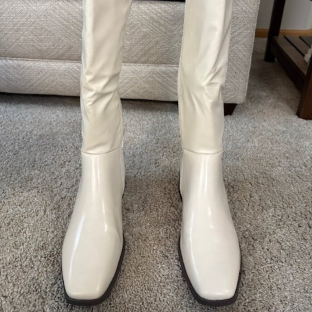 NIB Journee Women's Londyn Stacked Block Heel Square Toe Boots. 9-1/2 Wide